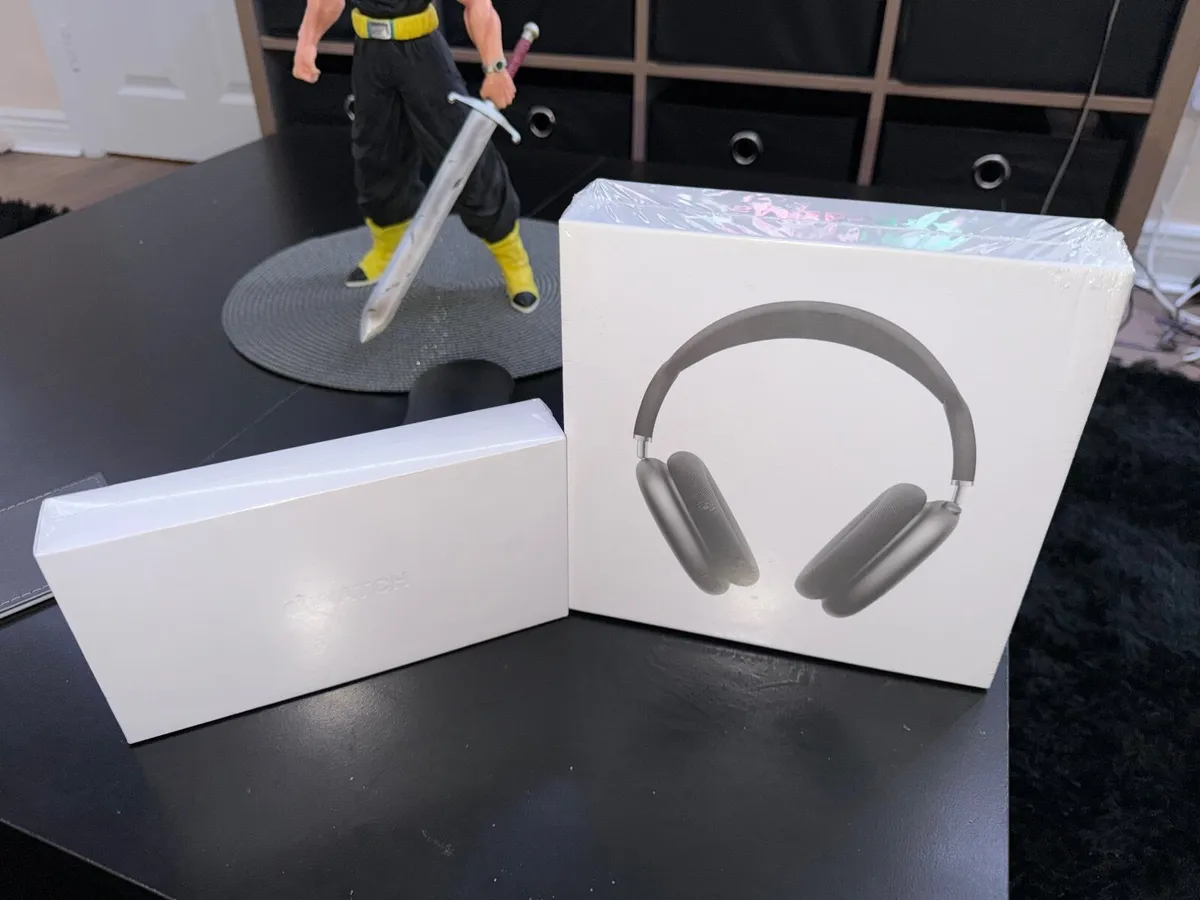 Apple AirPods Max Apple Watch