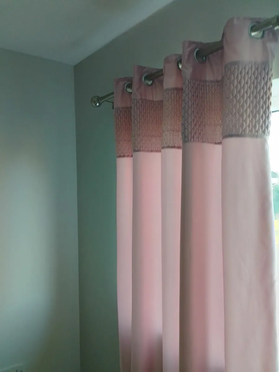 PAIR LIGHT PINK EYELET LINED CURTAINS. 66 X 72 IN. - Image 1