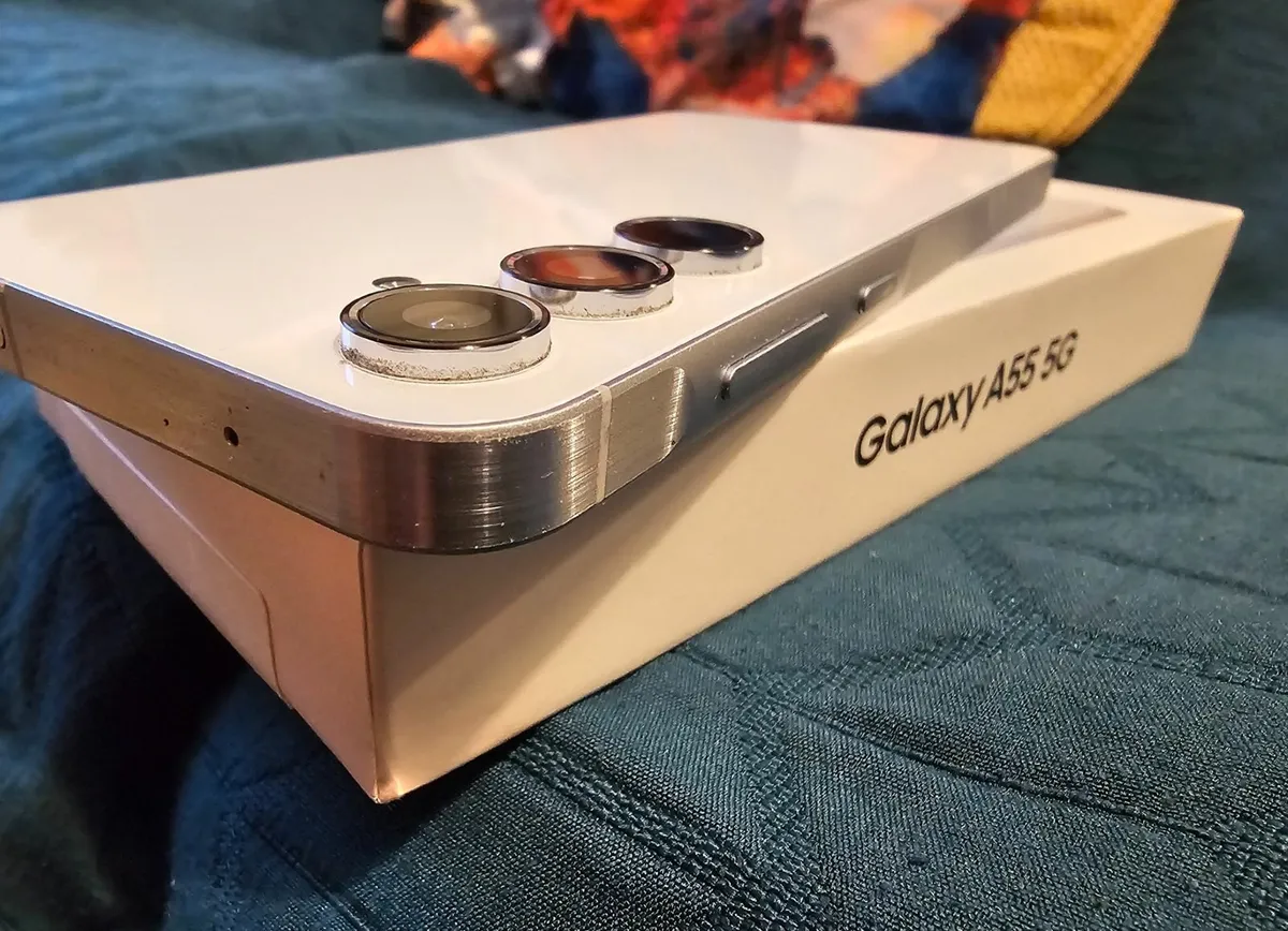 Two Samsungs - Image 2