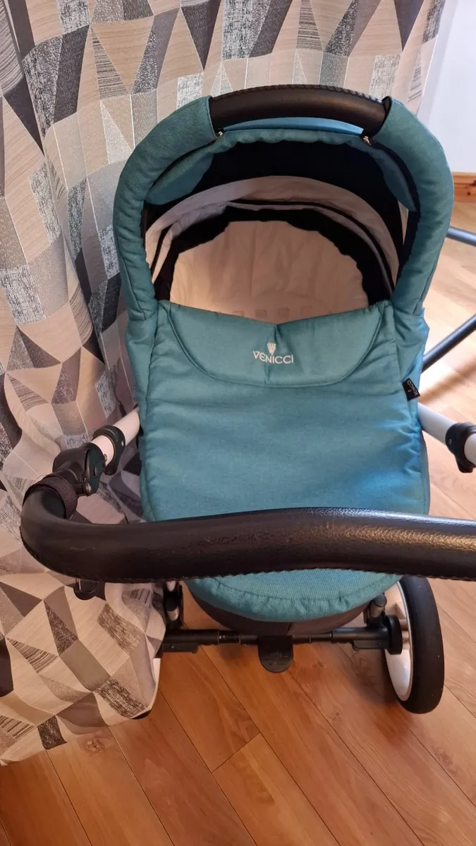 Venicci pram + nappy bag - Image 1