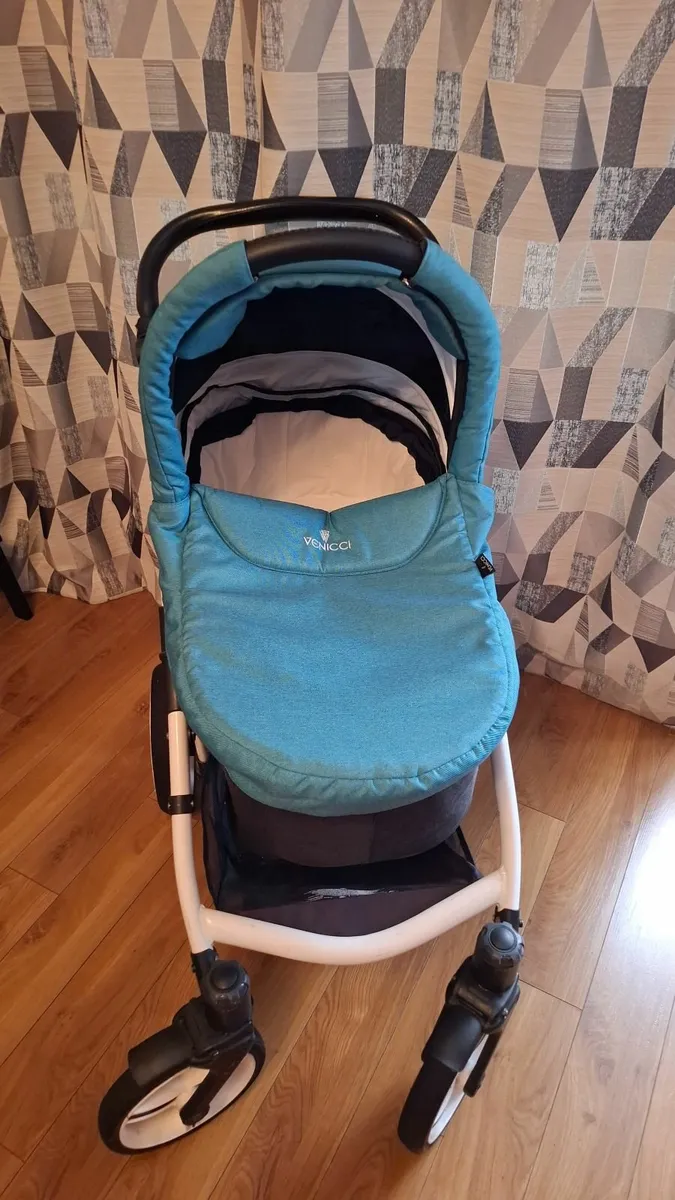 Venicci pram + nappy bag - Image 3