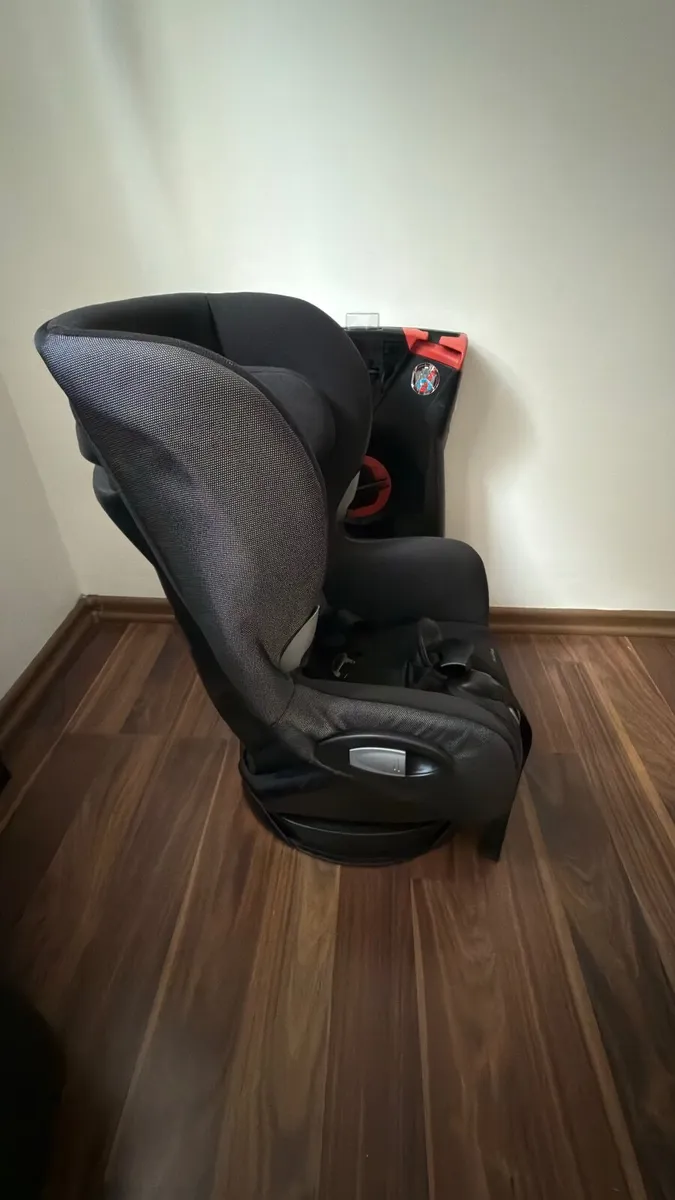 Axis Maxi Cosi car seat 9-18kg , 90 degree rotate - Image 3
