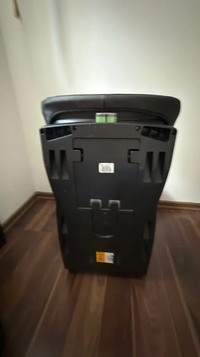 Axis Maxi Cosi car seat 9-18kg , 90 degree rotate - Image 4