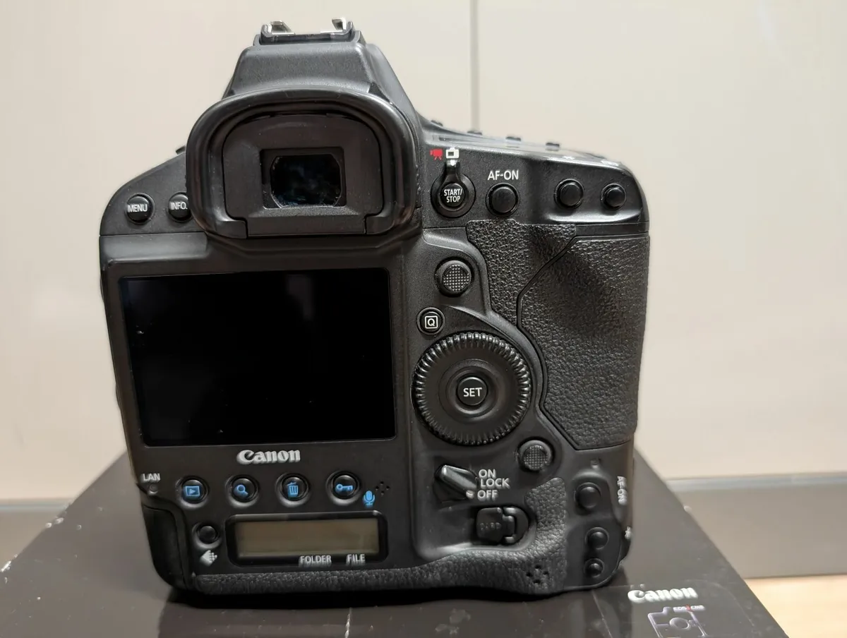 Canon EOS - 1DX Mark II  -Less then 97k Clicks - Image 2