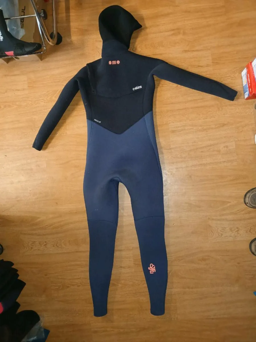 6/5mm  Hooded taped C-Skins wetsuit Ladies 8 - Image 2