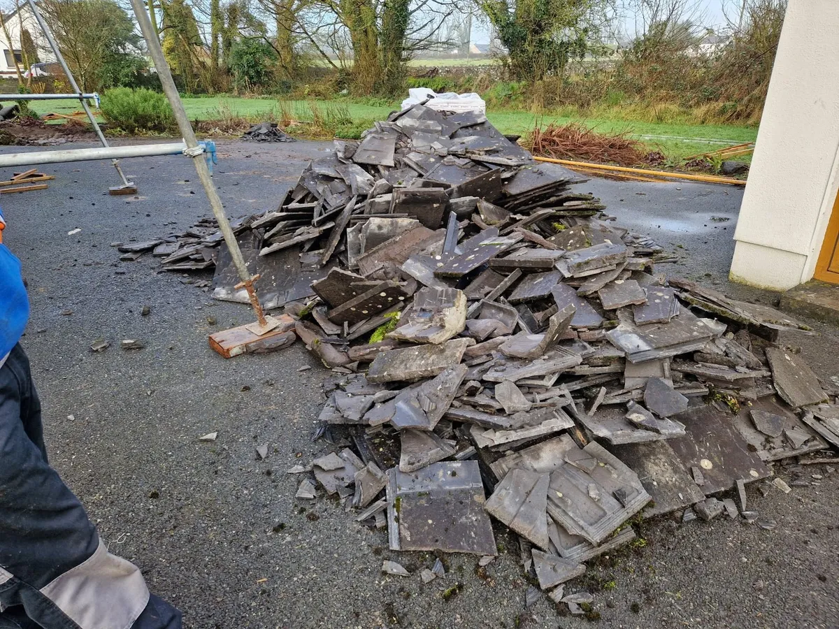 Old roof tiles - Image 4