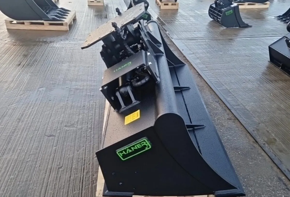 70" Hydraulic Tilting
Bucket to suit 10-15t - Image 3