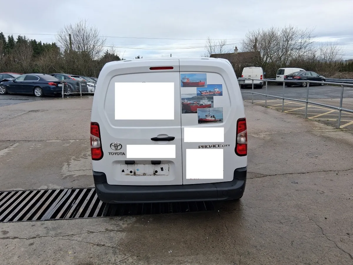 24 TOYOTA PROACE  CITY 1.5 (for parts only) - Image 4