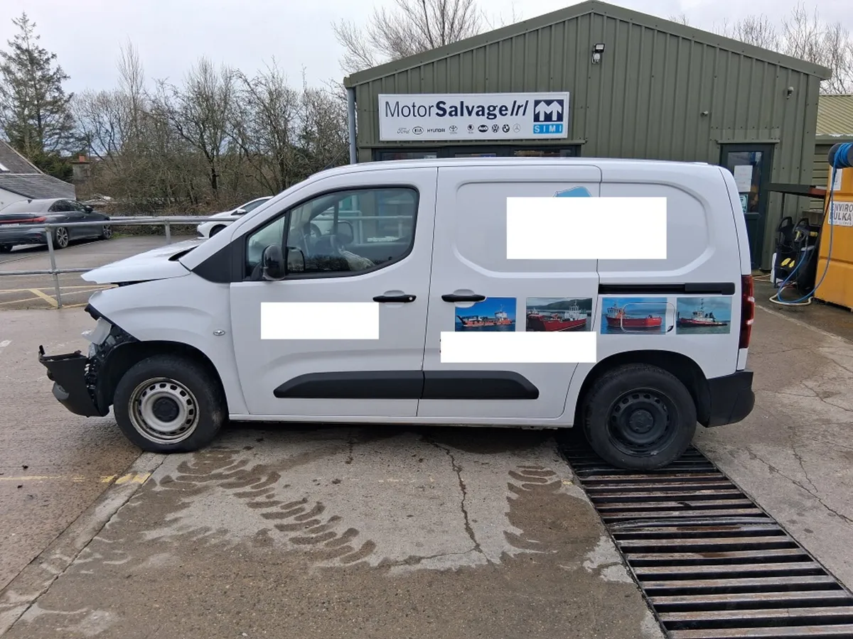24 TOYOTA PROACE  CITY 1.5 (for parts only) - Image 1