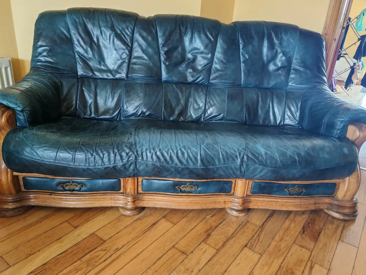 Suite of furniture - Image 1