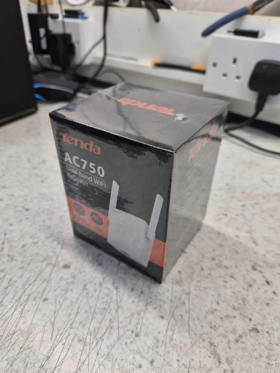 Tenda A15 AC750 Dual‑Band WiFi Extender