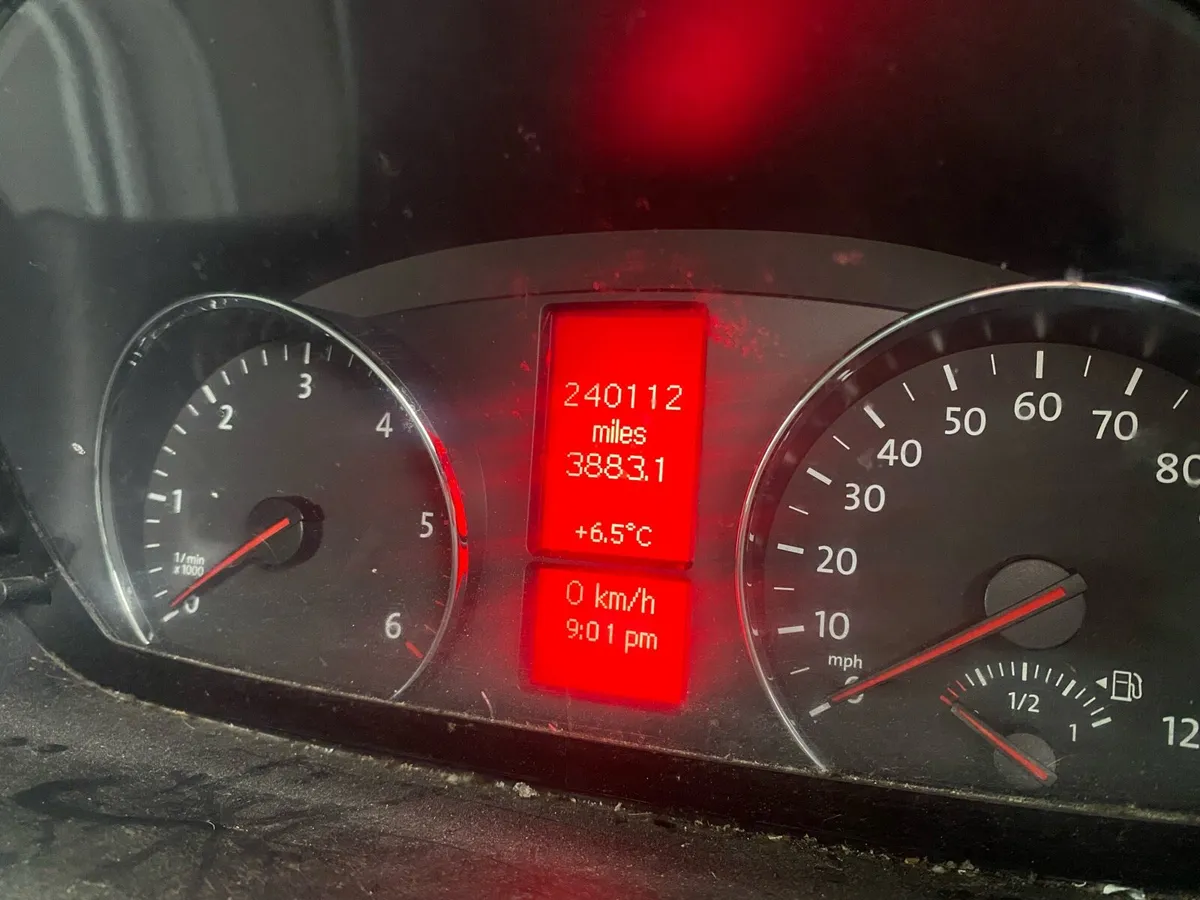 2016 VOLKSWAGEN CRAFTER LUTON. TAILLIFT - Image 3