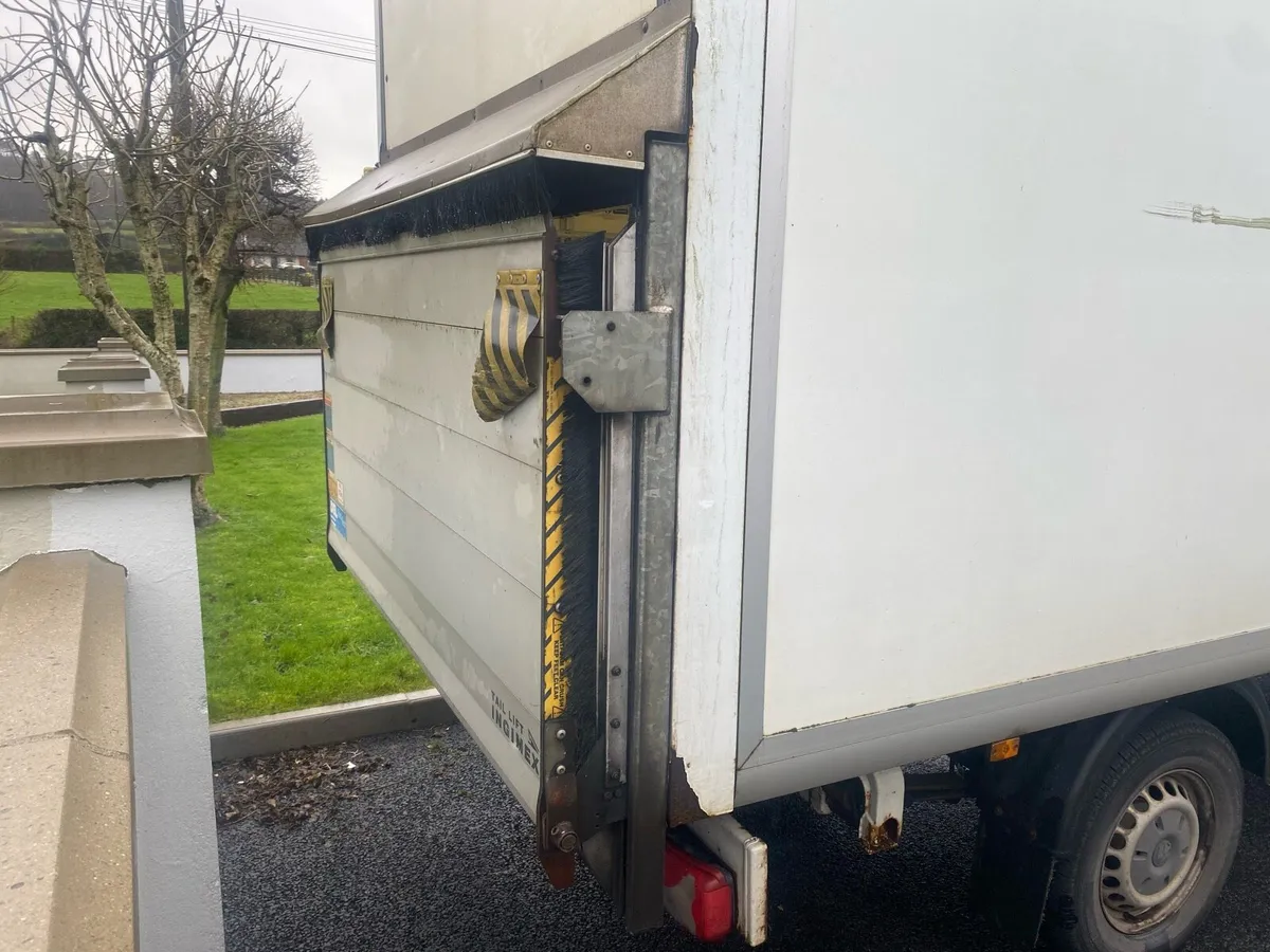 2016 VOLKSWAGEN CRAFTER LUTON. TAILLIFT - Image 4