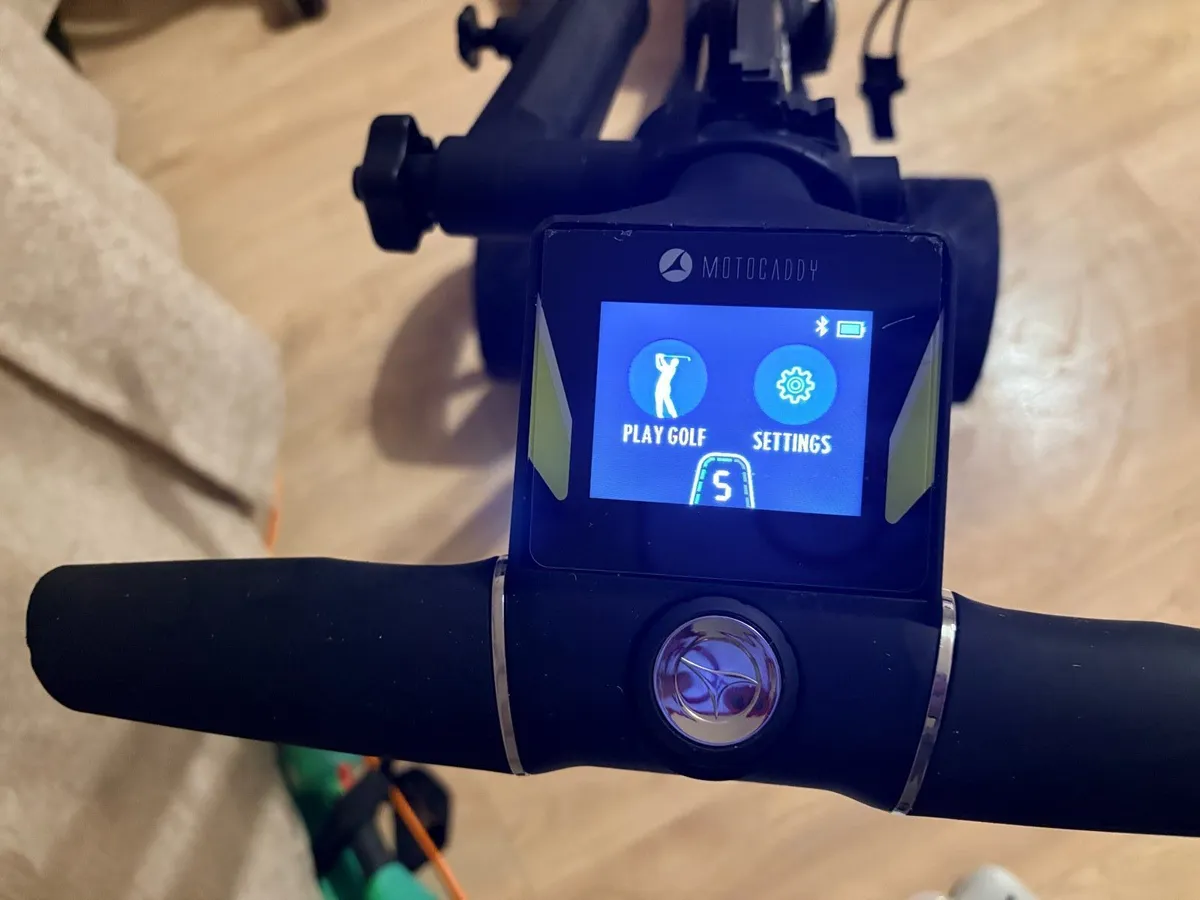Motocaddy M3 GPS Trolley - Image 3