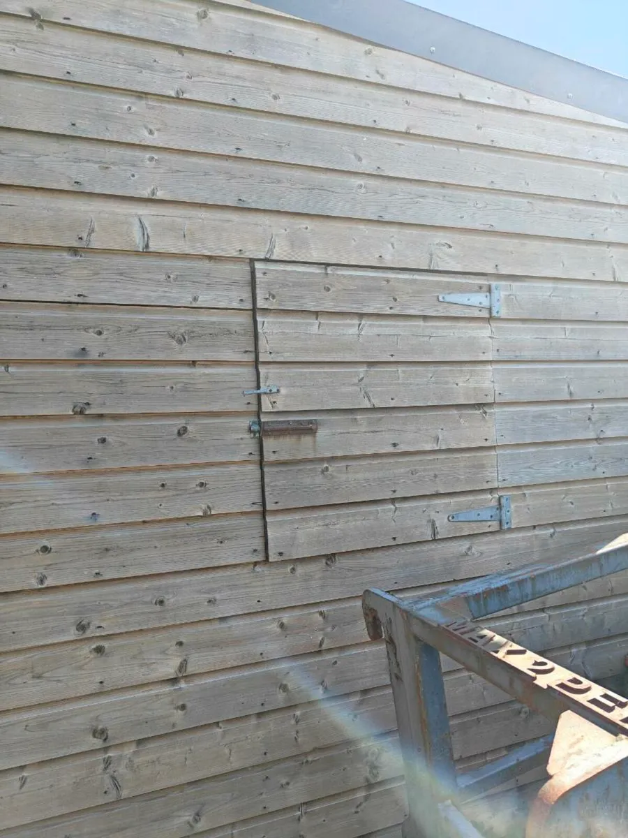 Horse Shed - Image 4