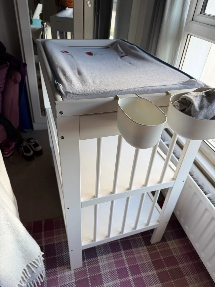 IKEA Gulliver changing table and mat - Image 1
