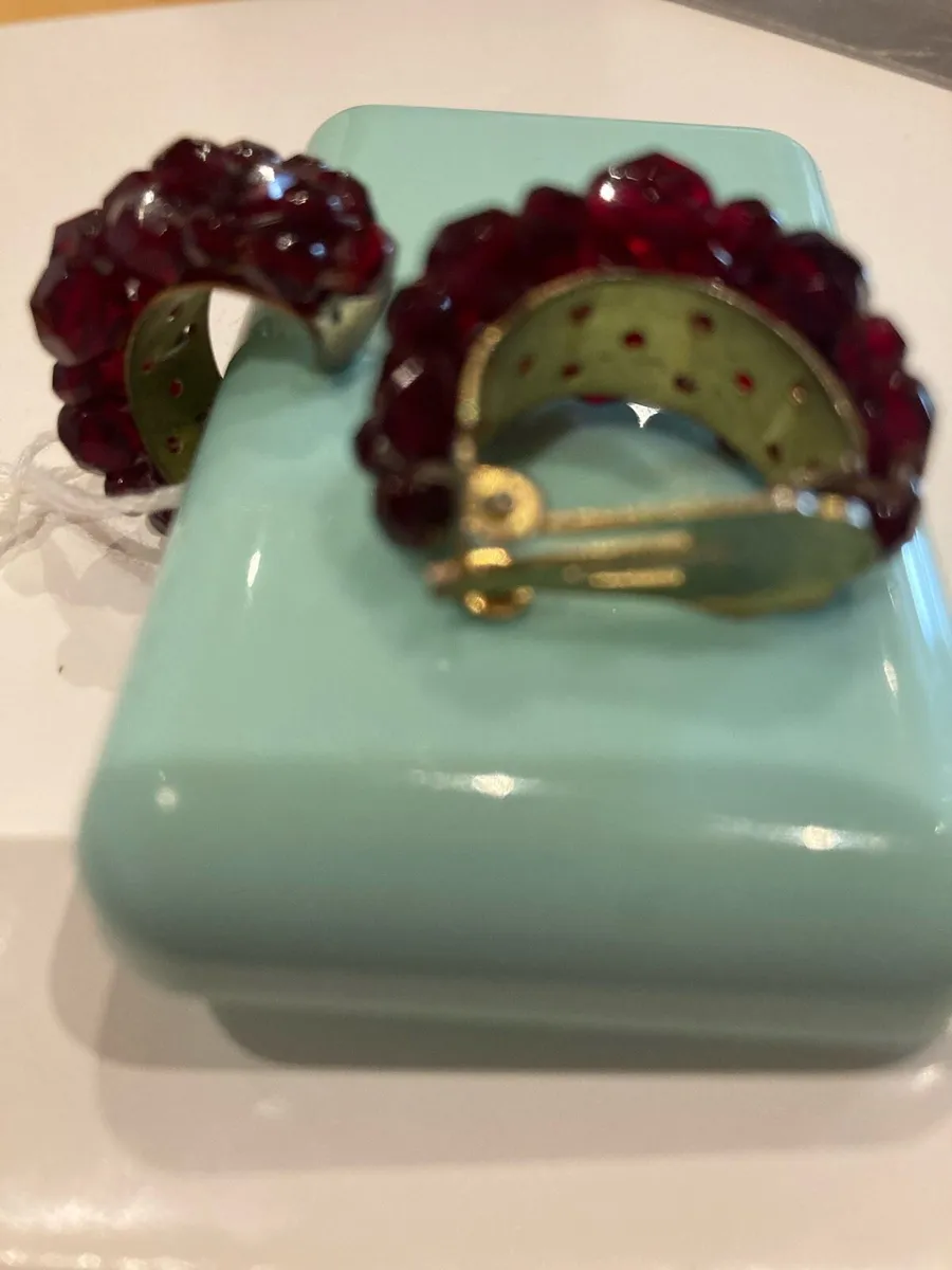Vintage garnet clip on earrings - Image 4