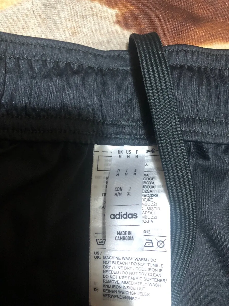 Mens adidas shorts size M €10 - Image 3