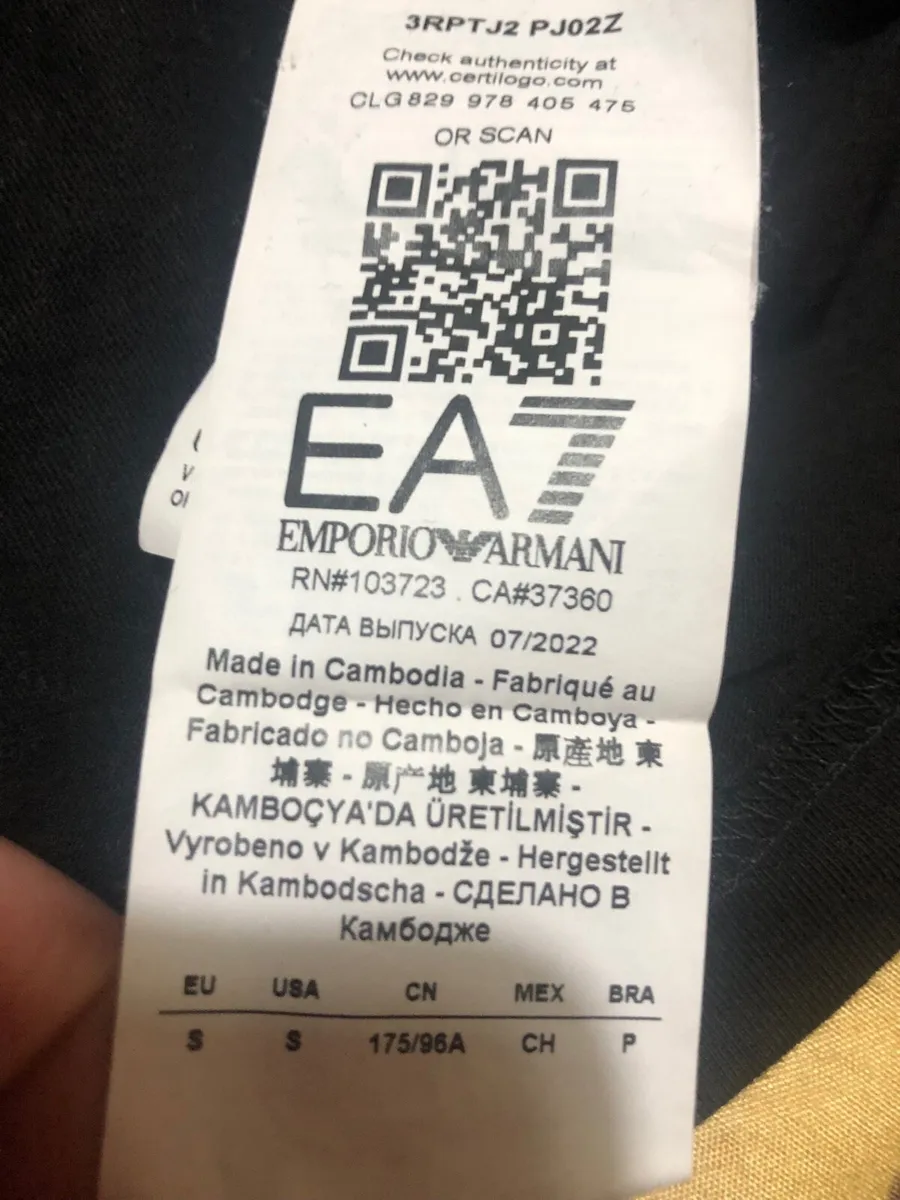 Mens Armani teeshirt size S €10 - Image 4