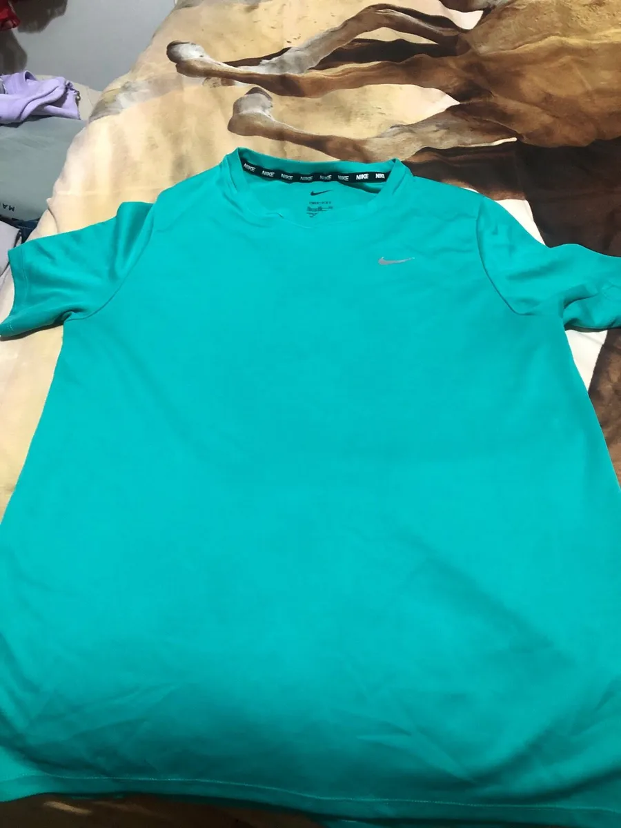 Boys Nike teeshirt size XL €5 - Image 4