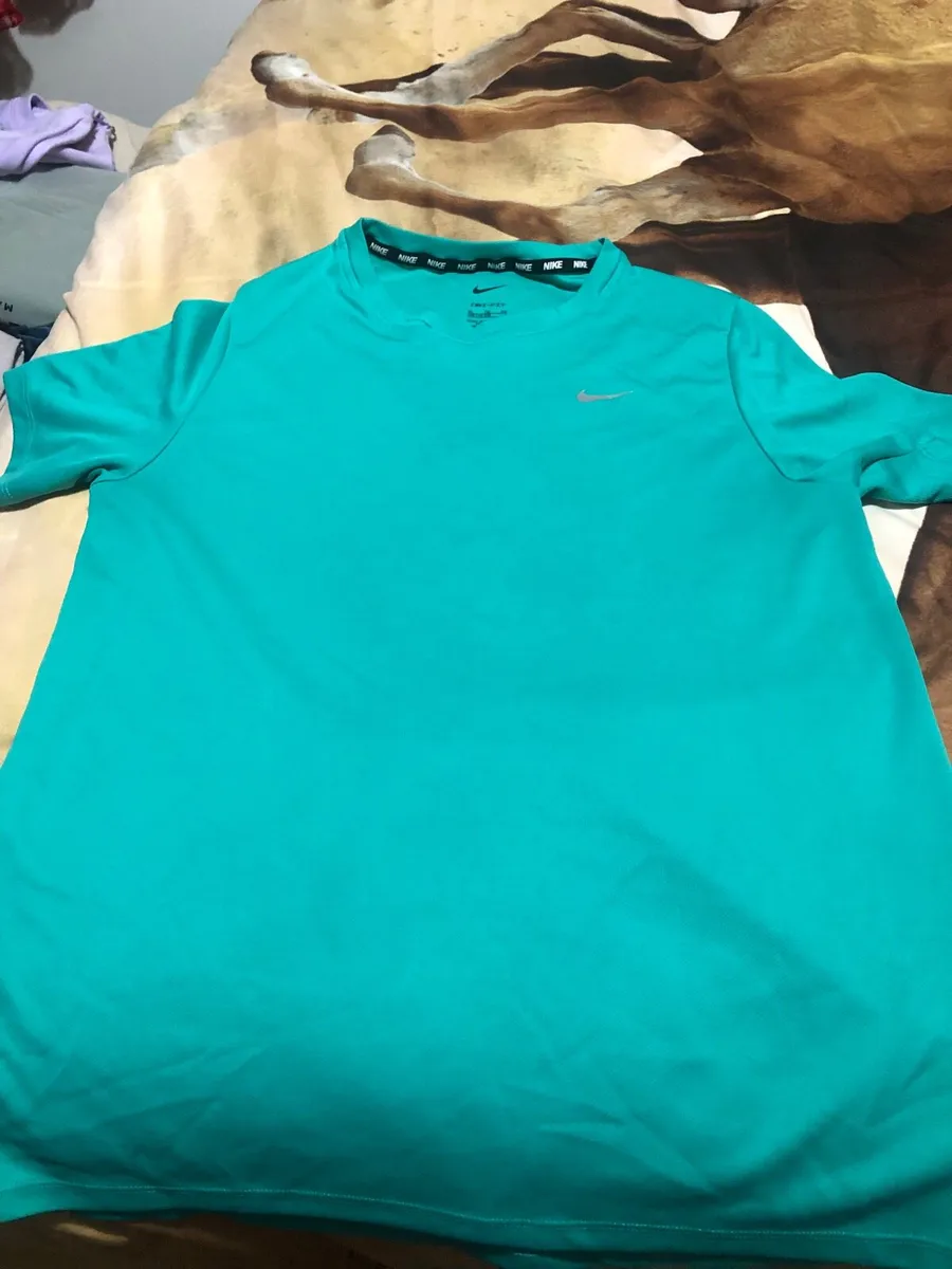 Boys Nike teeshirt size XL €5 - Image 1