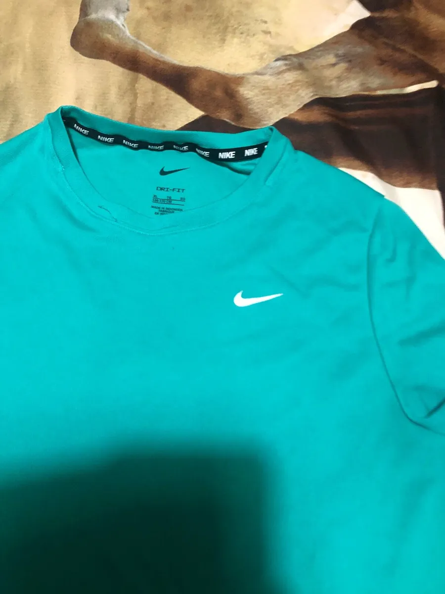 Boys Nike teeshirt size XL €5 - Image 2