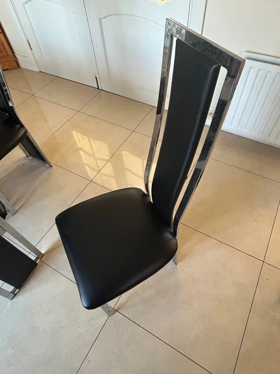 Kitchen table & chairs / light fixture & mirror - Image 3