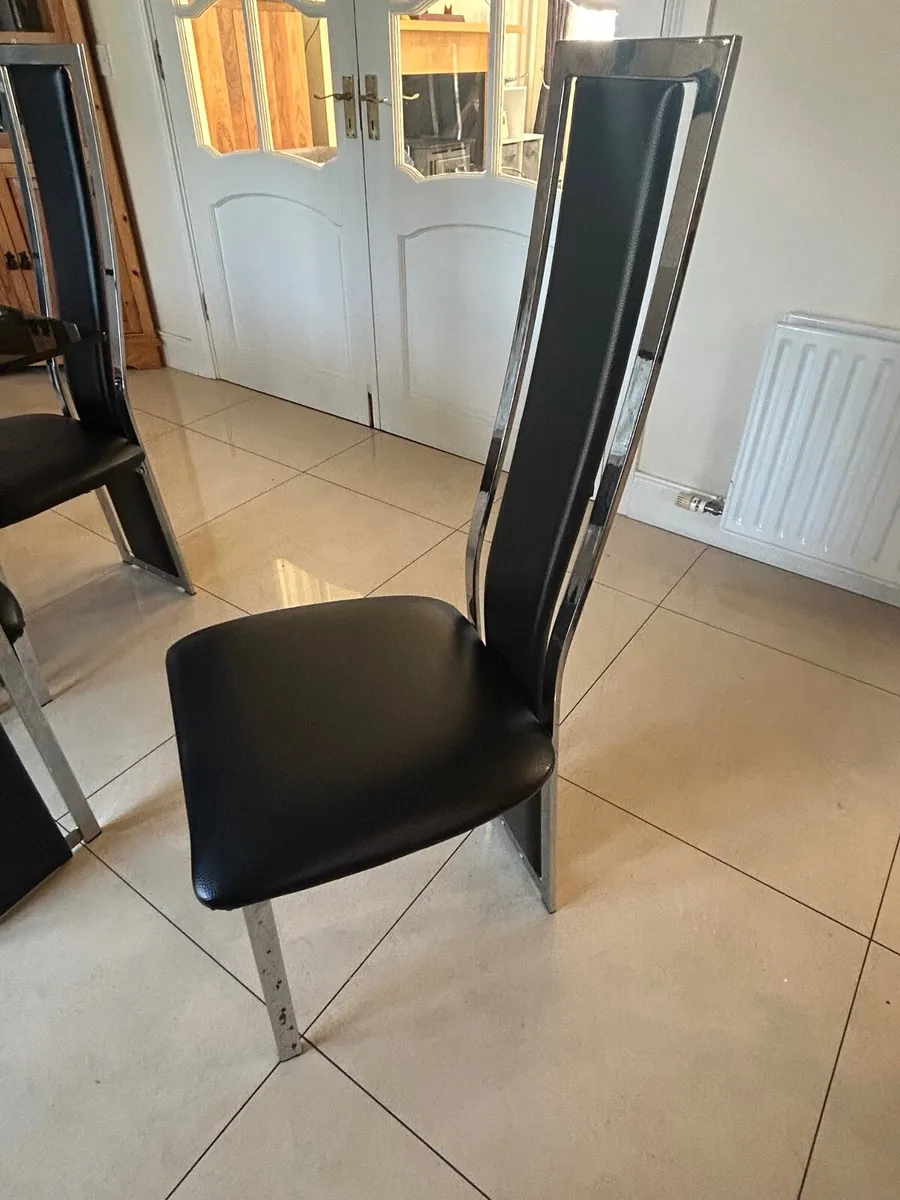 Kitchen table & chairs / light fixture & mirror - Image 4
