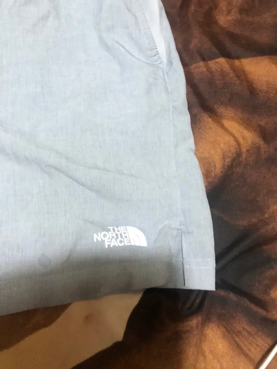 Mens Northface shorts size L €10 - Image 2