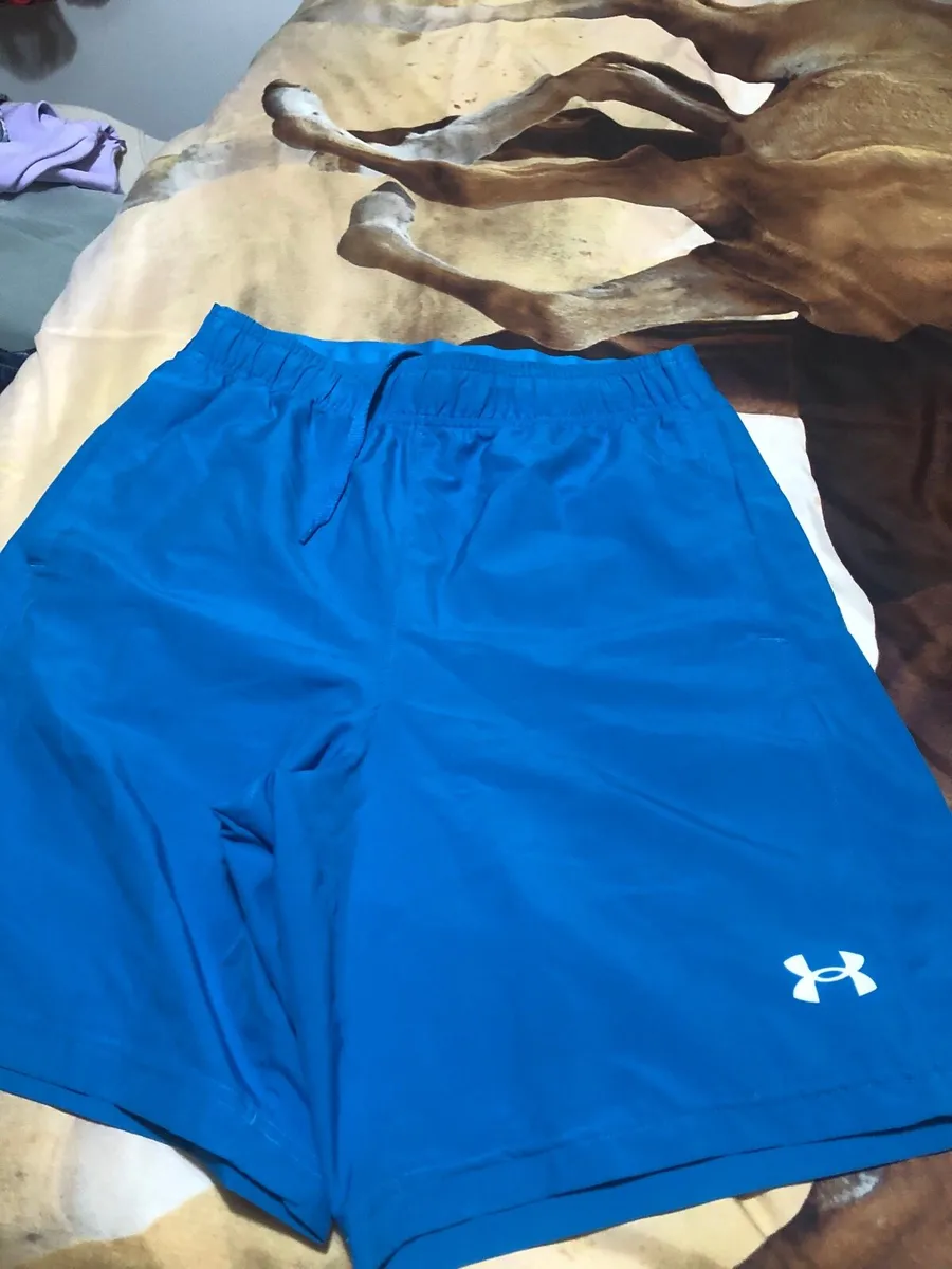 Mens under armour shorts size M €10 - Image 1