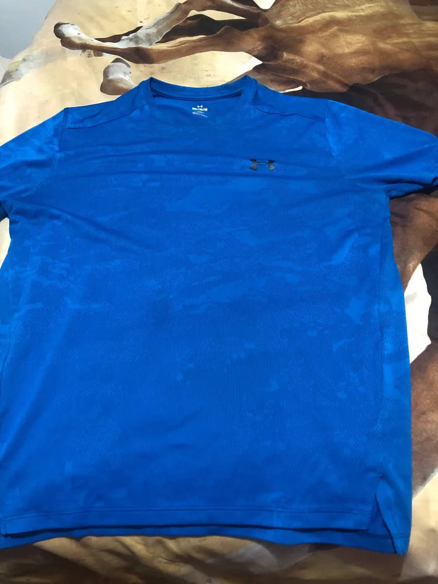 Mens under armour teeshirt size €5 - Image 1