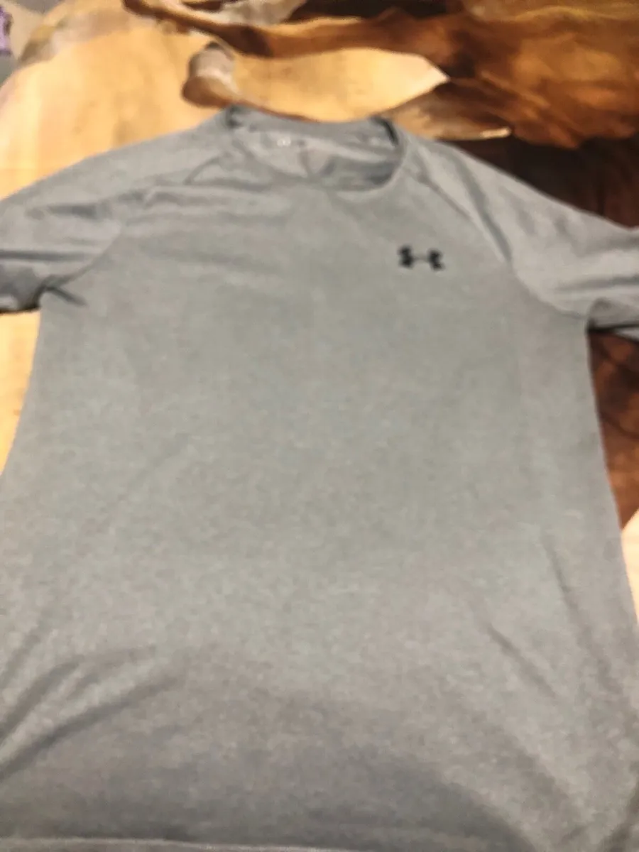 Mens / Boys under armour teeshirt size S €5 - Image 2