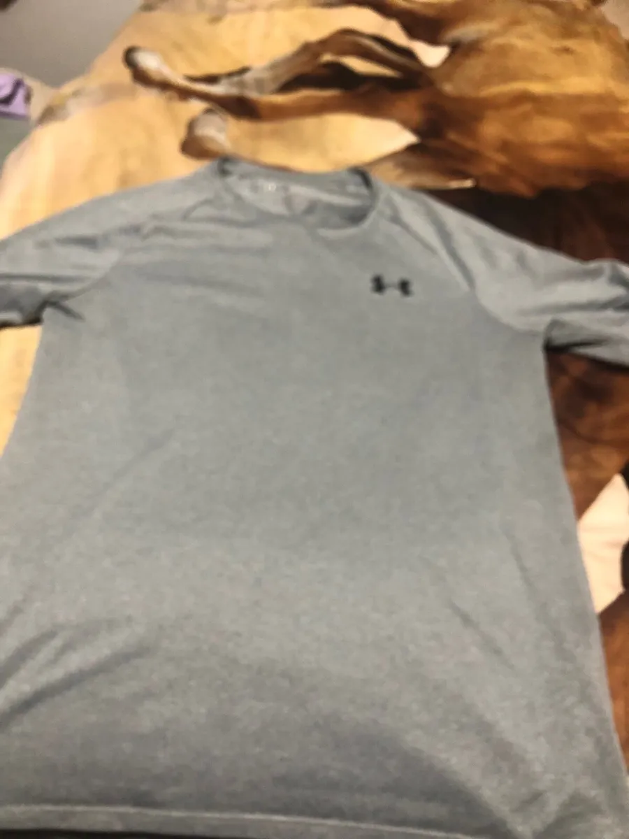 Mens / Boys under armour teeshirt size S €5 - Image 1