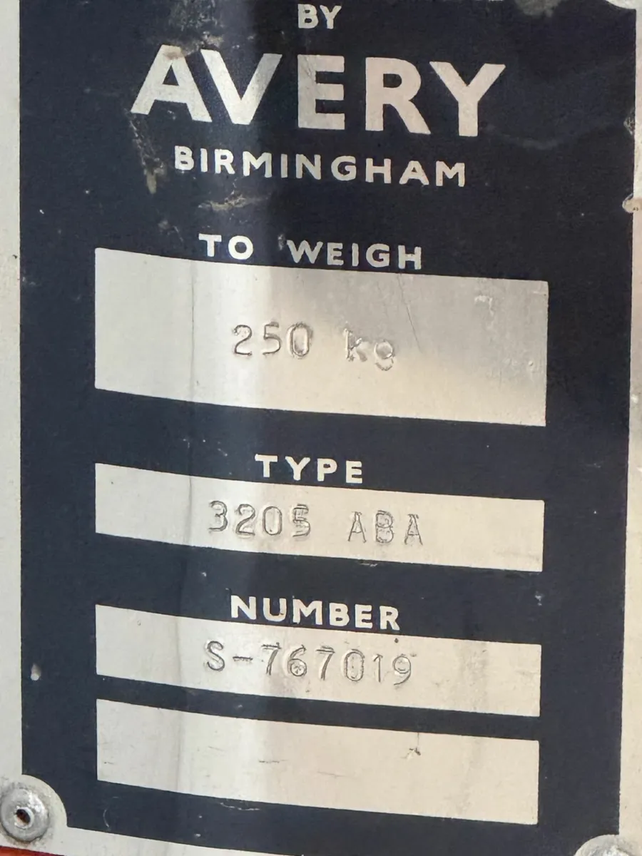 Vintage Avery Scales Weighing up to 250kg - Image 1