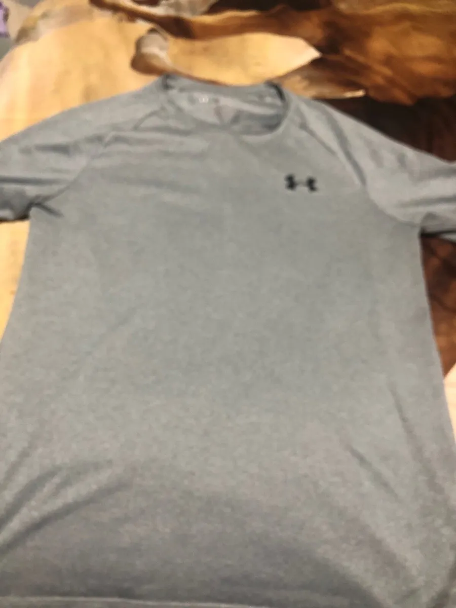 Mens / Boys under armour teeshirt size S €5 - Image 4