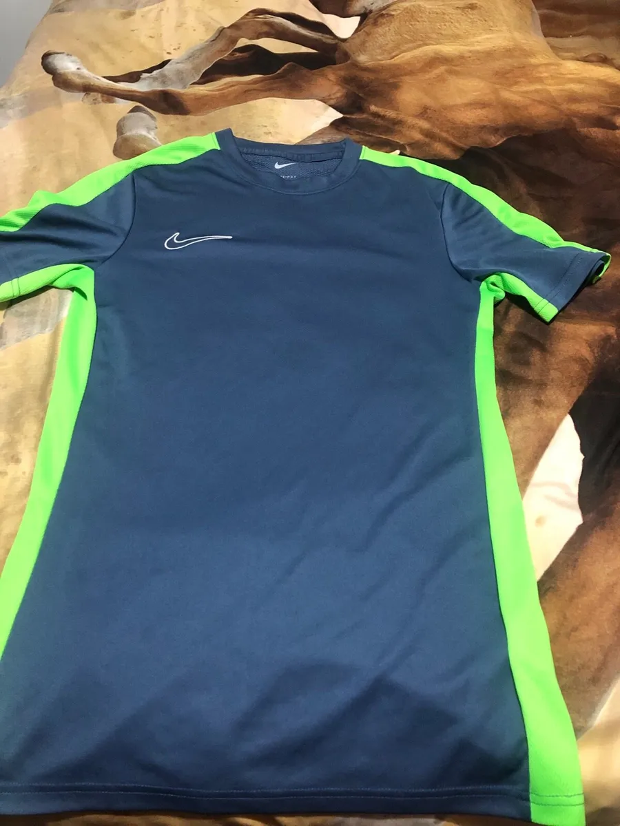 Boys Nike teeshirt size S €5 - Image 1