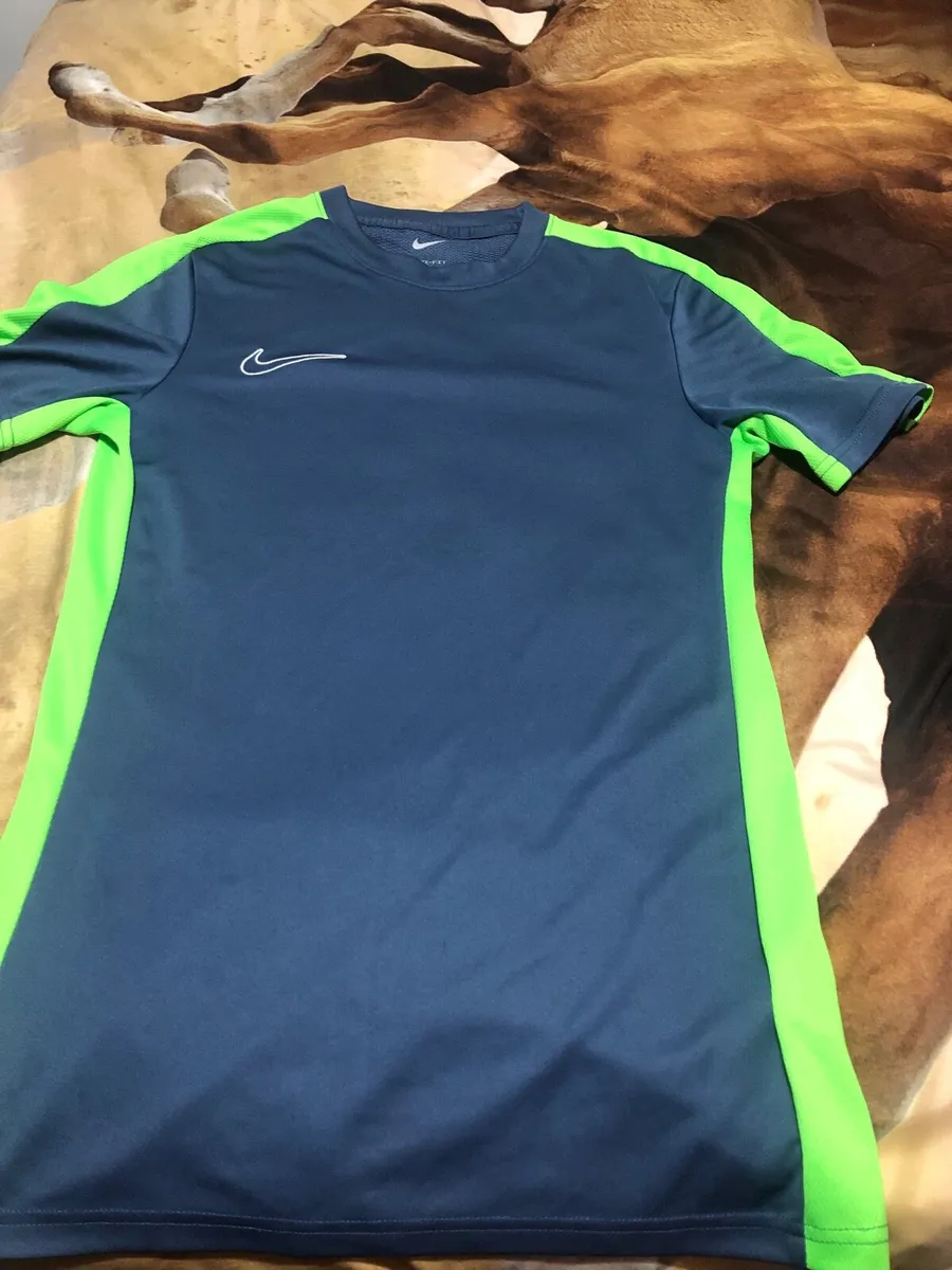 Boys Nike teeshirt size S €5 - Image 2