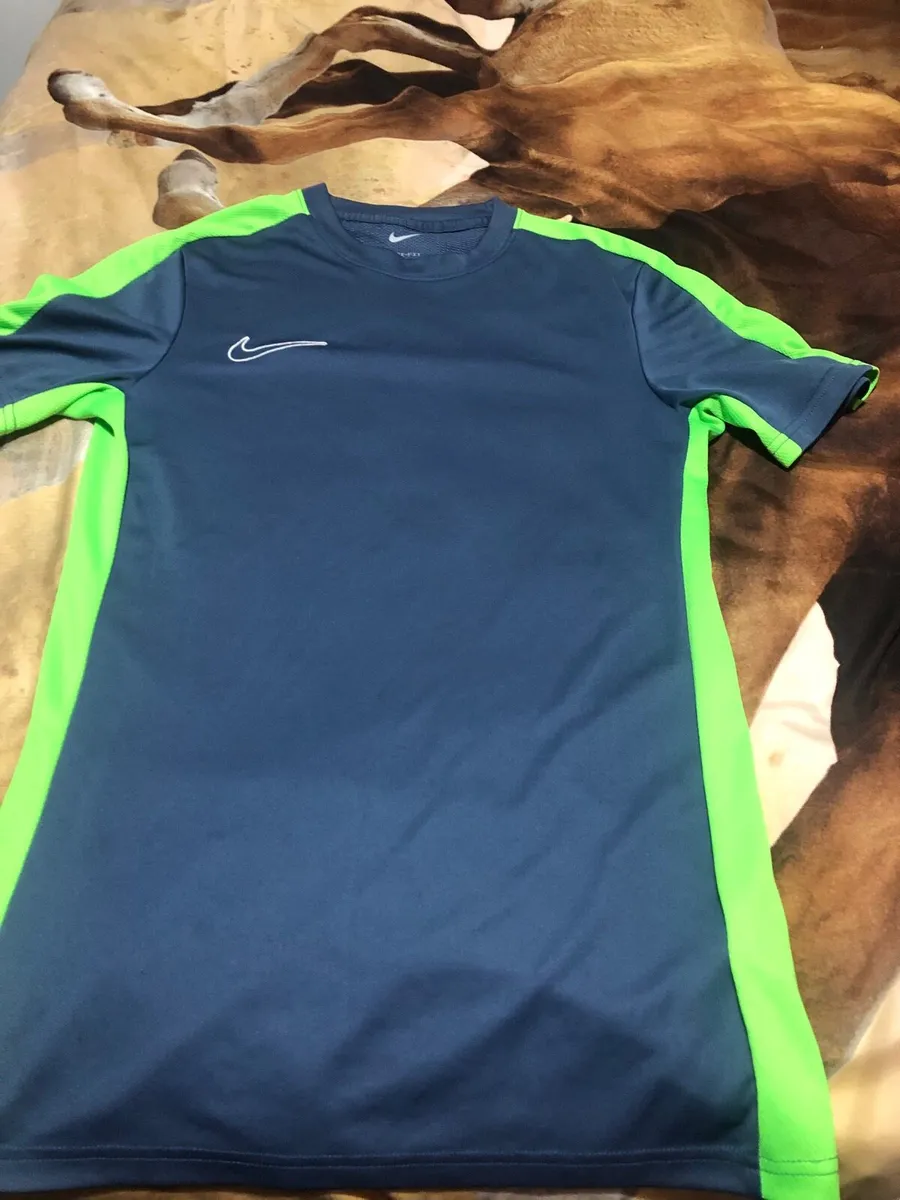 Boys Nike teeshirt size S €5 - Image 4