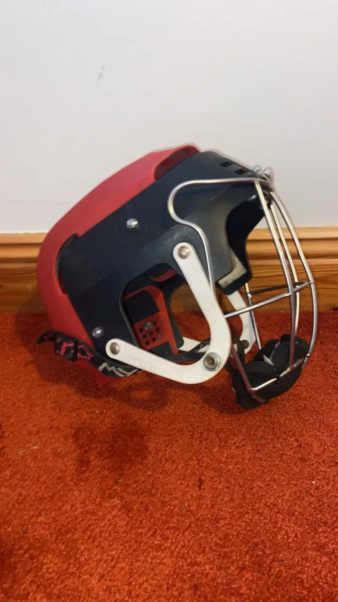 Cooper hurling helmet with faceguard - Image 3