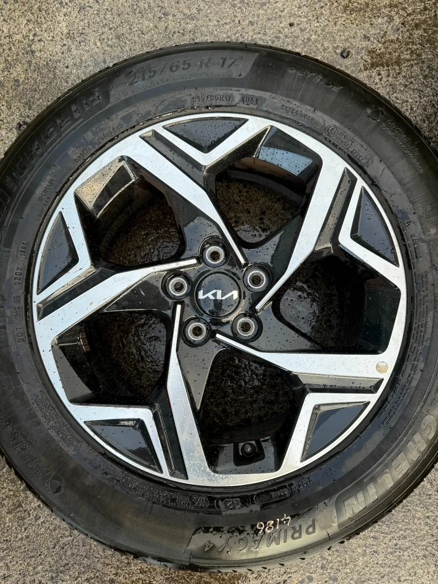 KIA SPORTAGE 2024 17" ALLOYS - Image 1