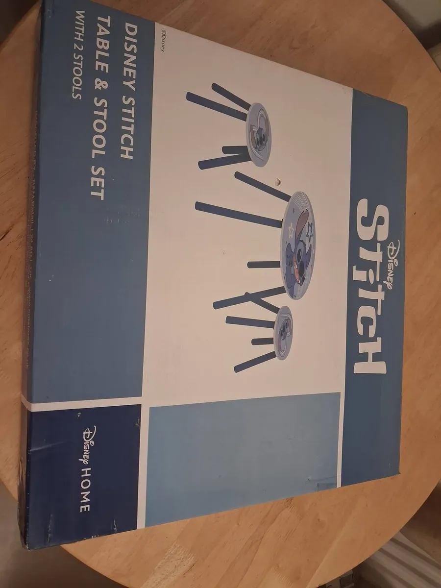 Table and stools - Image 1