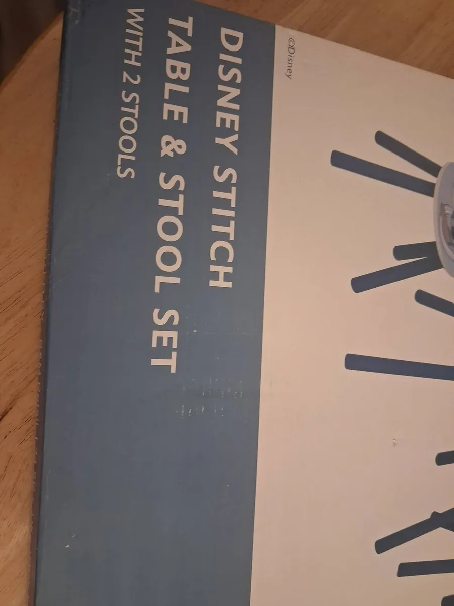 Table and stools - Image 3