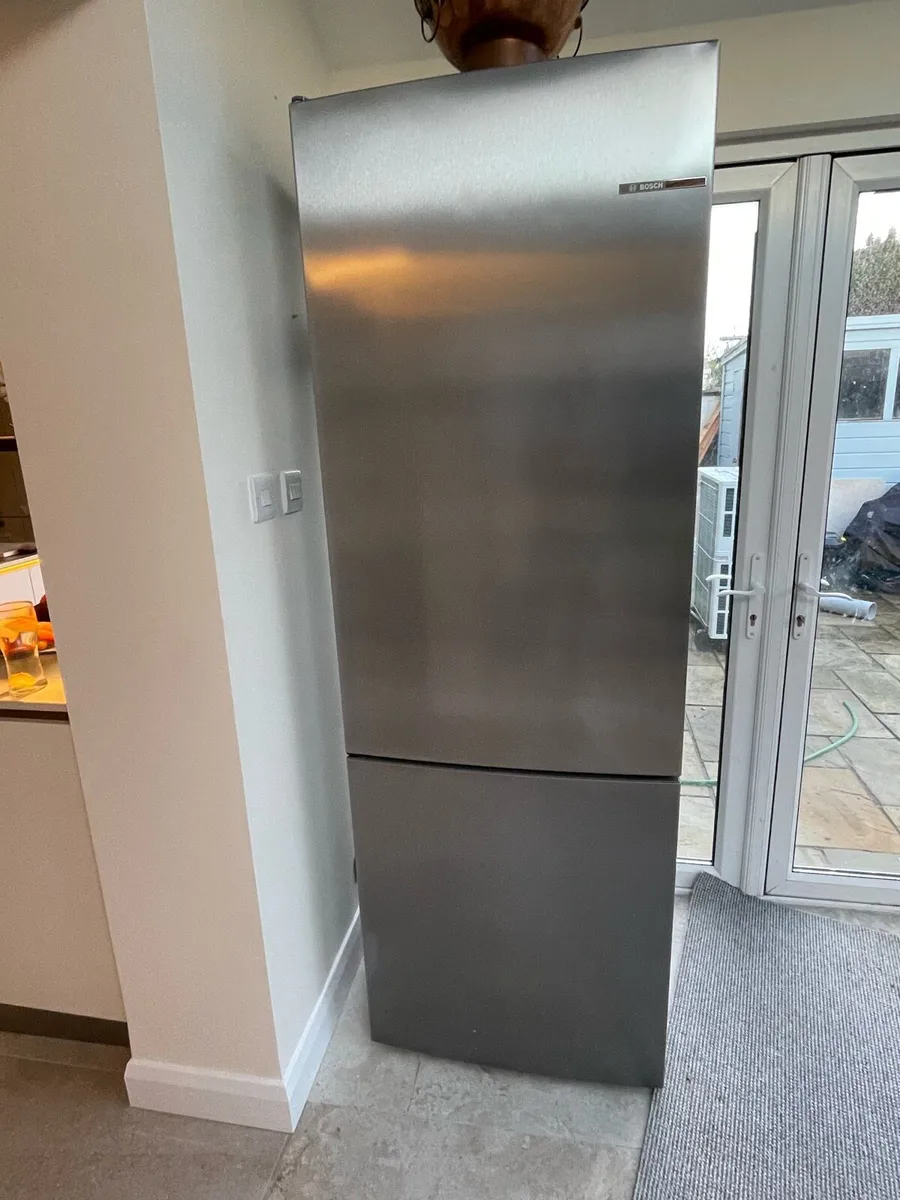 Bosch KGE49AICAG 60/40 extra large fridge freezer - Image 1