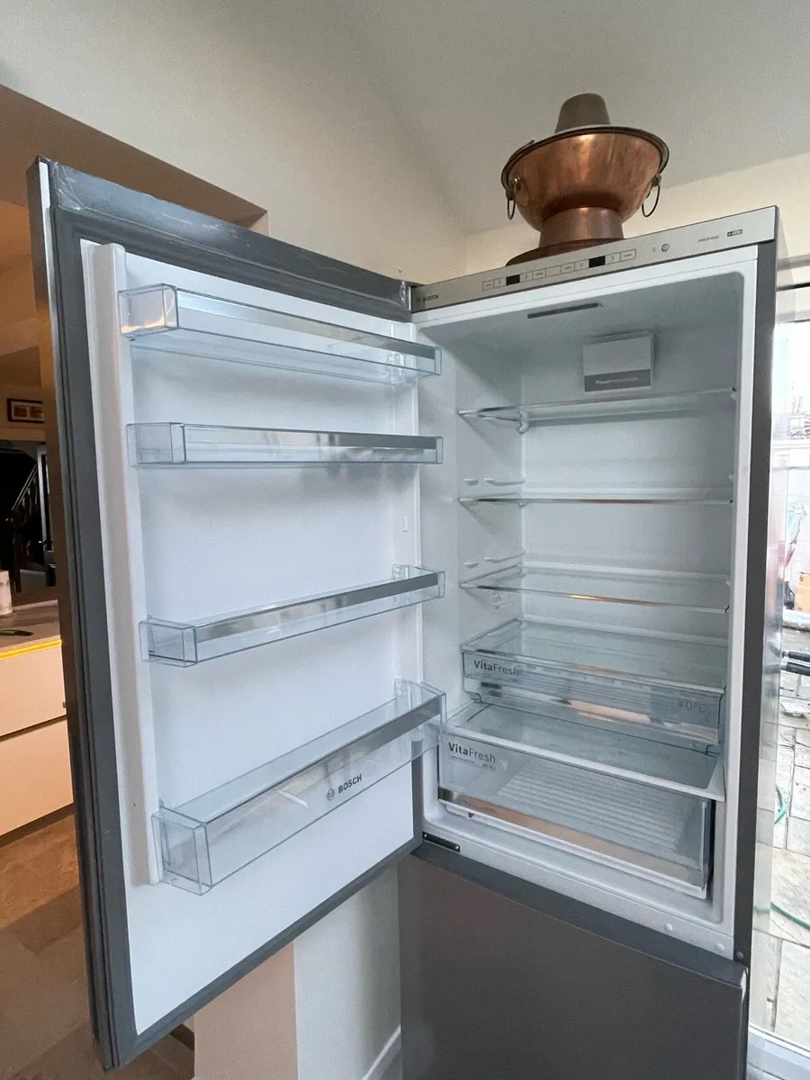 Bosch KGE49AICAG 60/40 extra large fridge freezer - Image 3