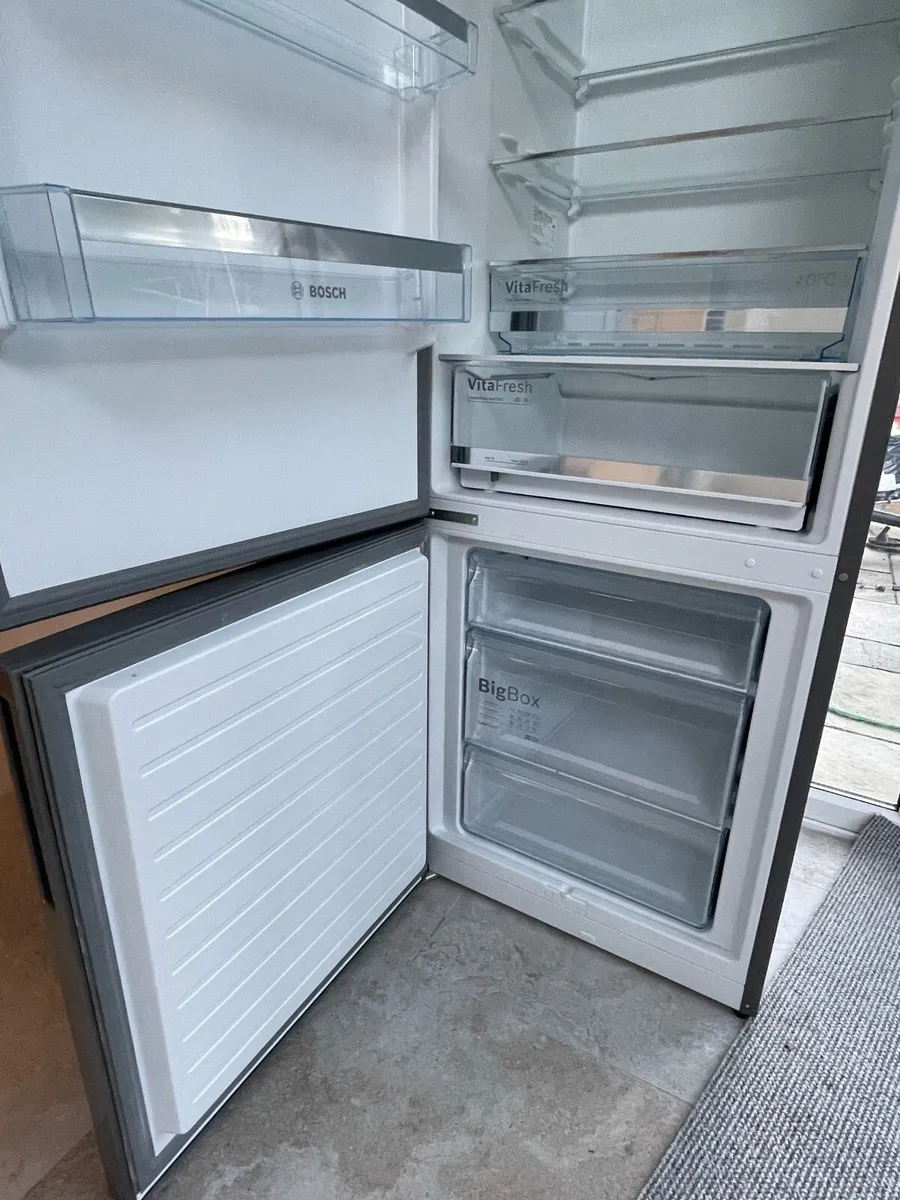 Bosch KGE49AICAG 60/40 extra large fridge freezer - Image 4