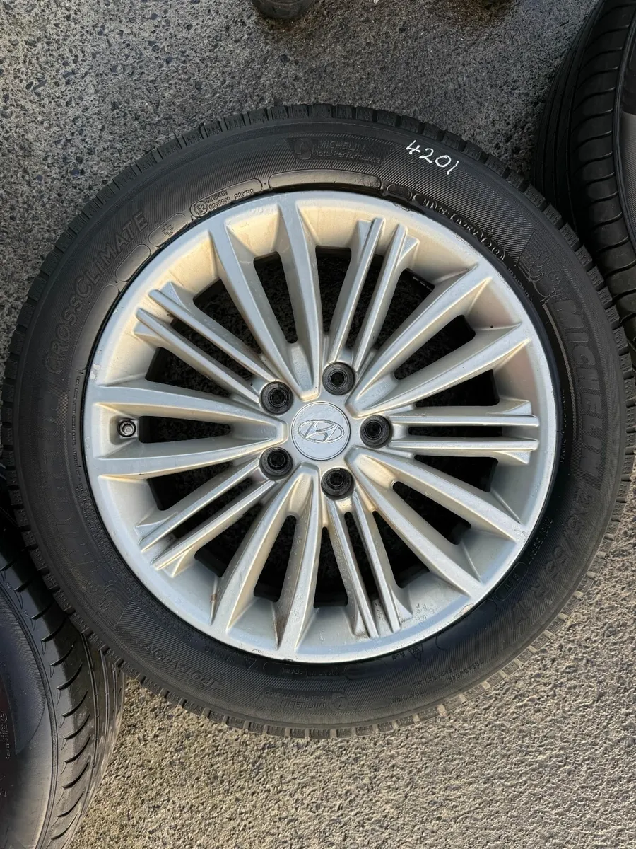 2021 HYUNDAI KONA 17" ALLOY WHEELS - Image 4