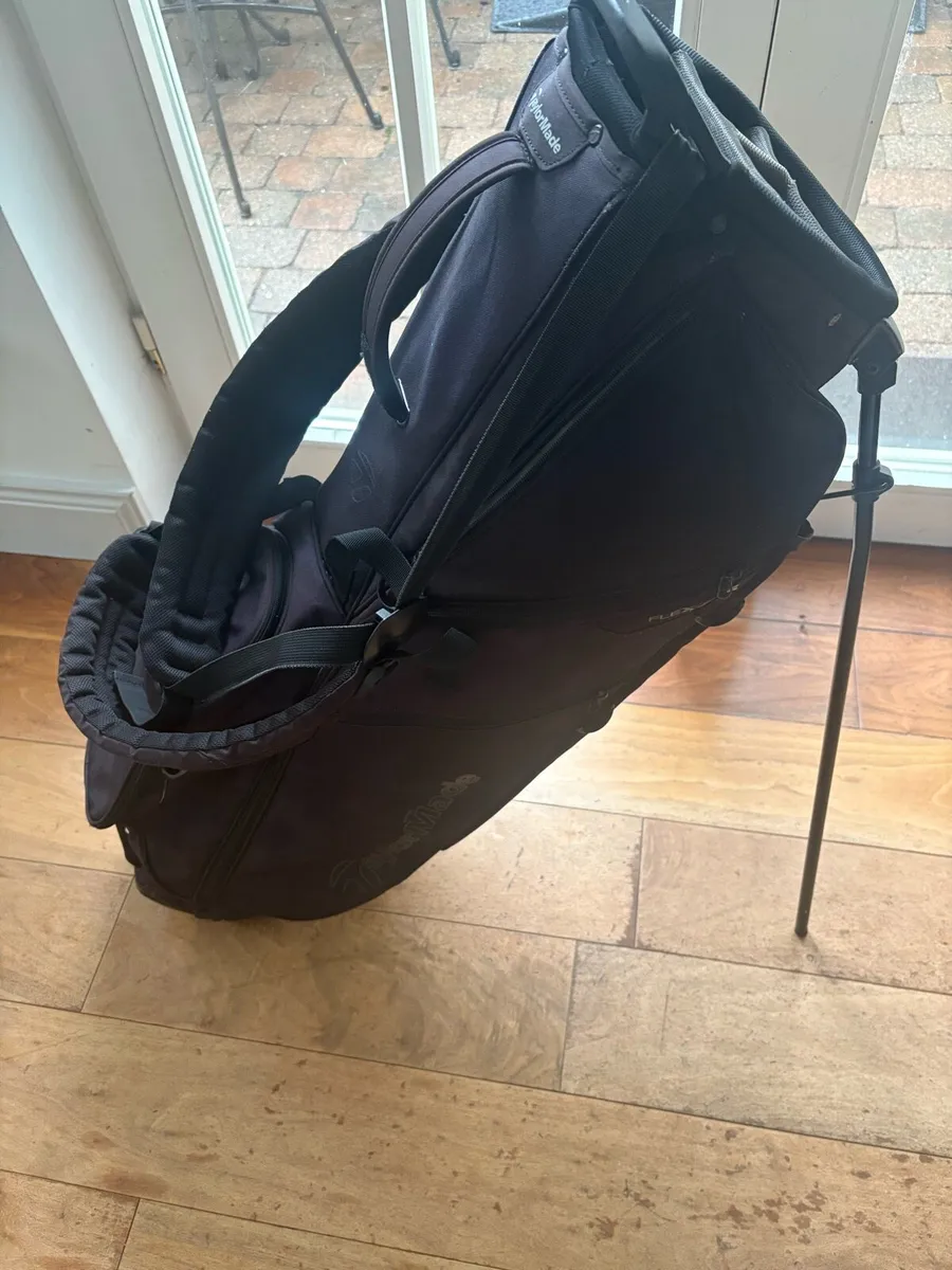 Taylormade Flex Tech Light Golf Bag - Image 1