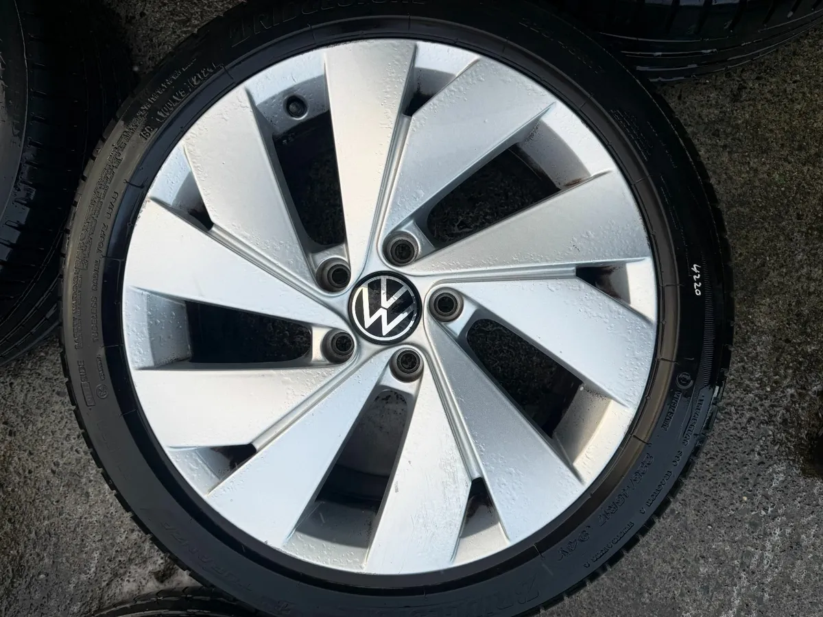 2024 VW GOLF 17" ALLOY WHEELS - Image 4