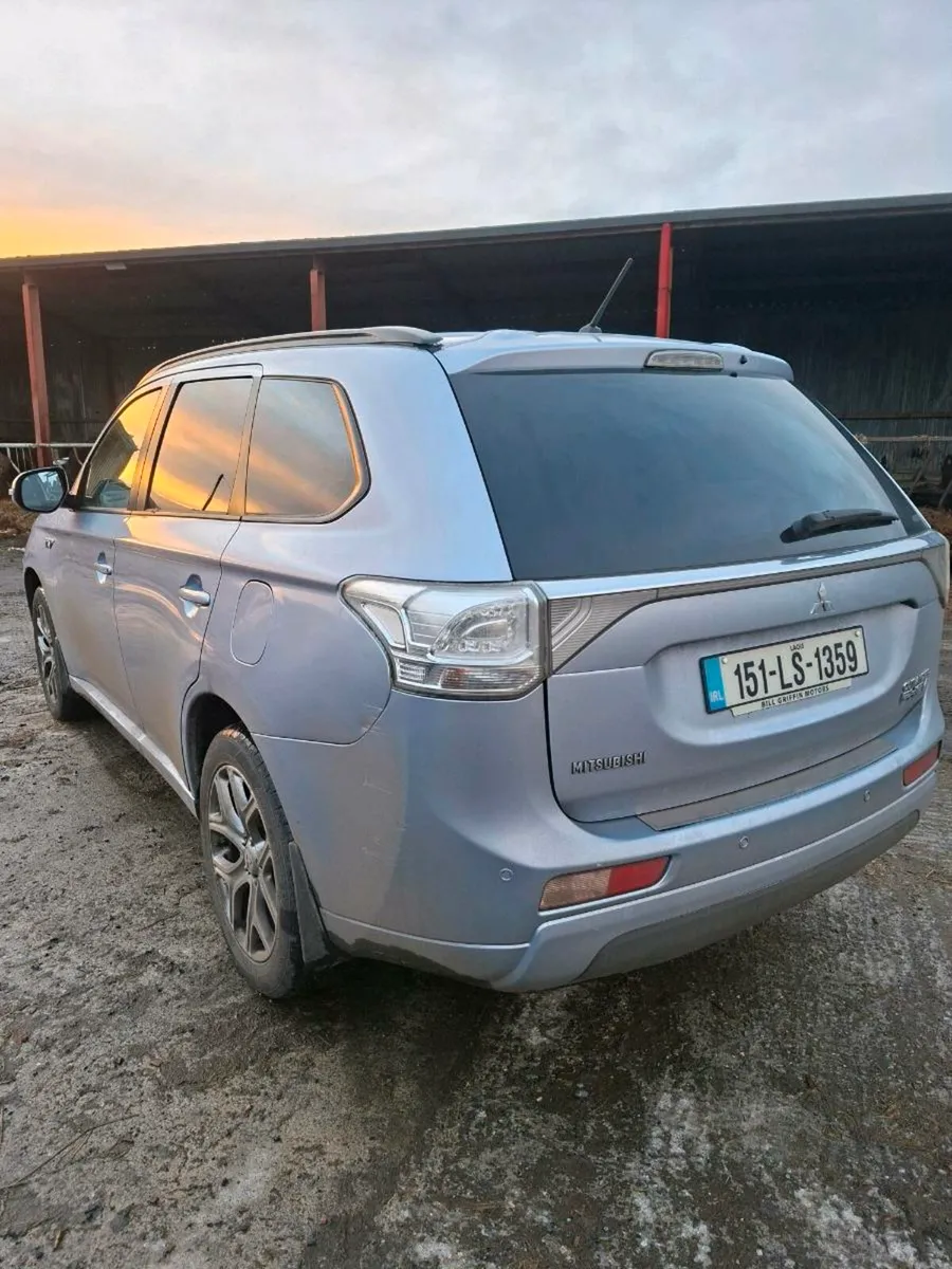 MITSUBISHI OUTLANDER HYBRID 2015 4WD - Image 3