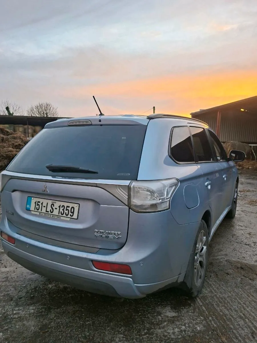 MITSUBISHI OUTLANDER HYBRID 2015 4WD - Image 4